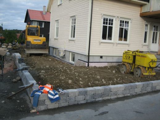 Opparbeiding av uteareal i Randaberg - kubbemur og plen